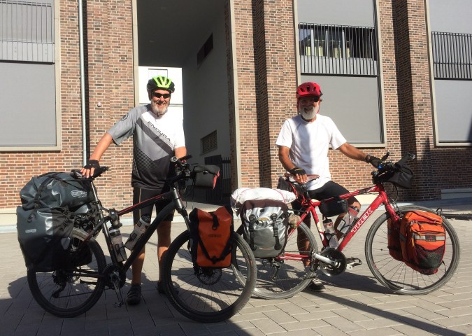 5 star cyclists just before action