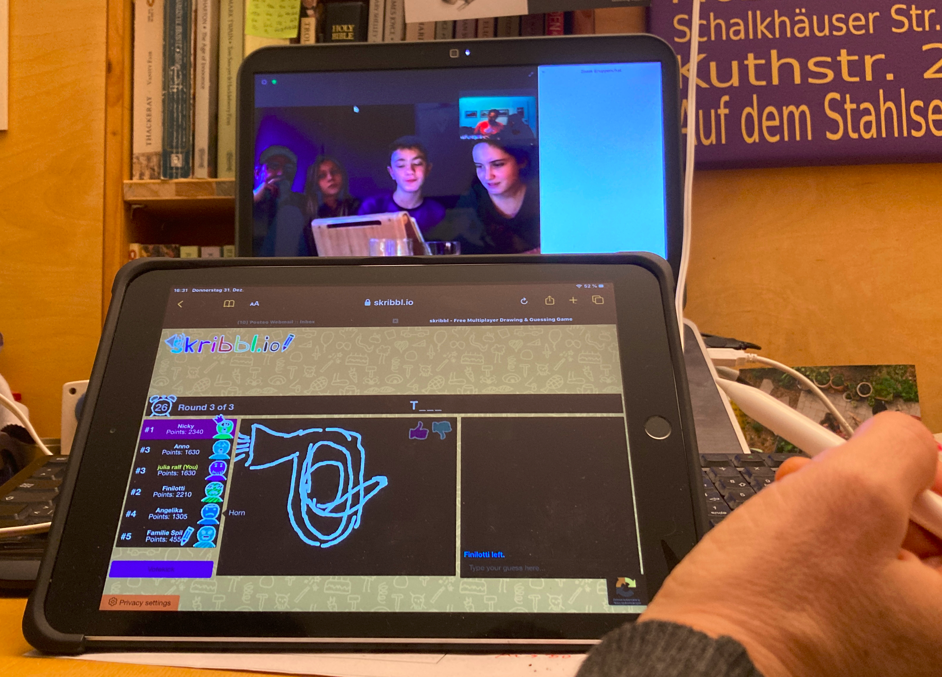 Montagsmaler am Donnerstag. Unverkennbar eine Tuba