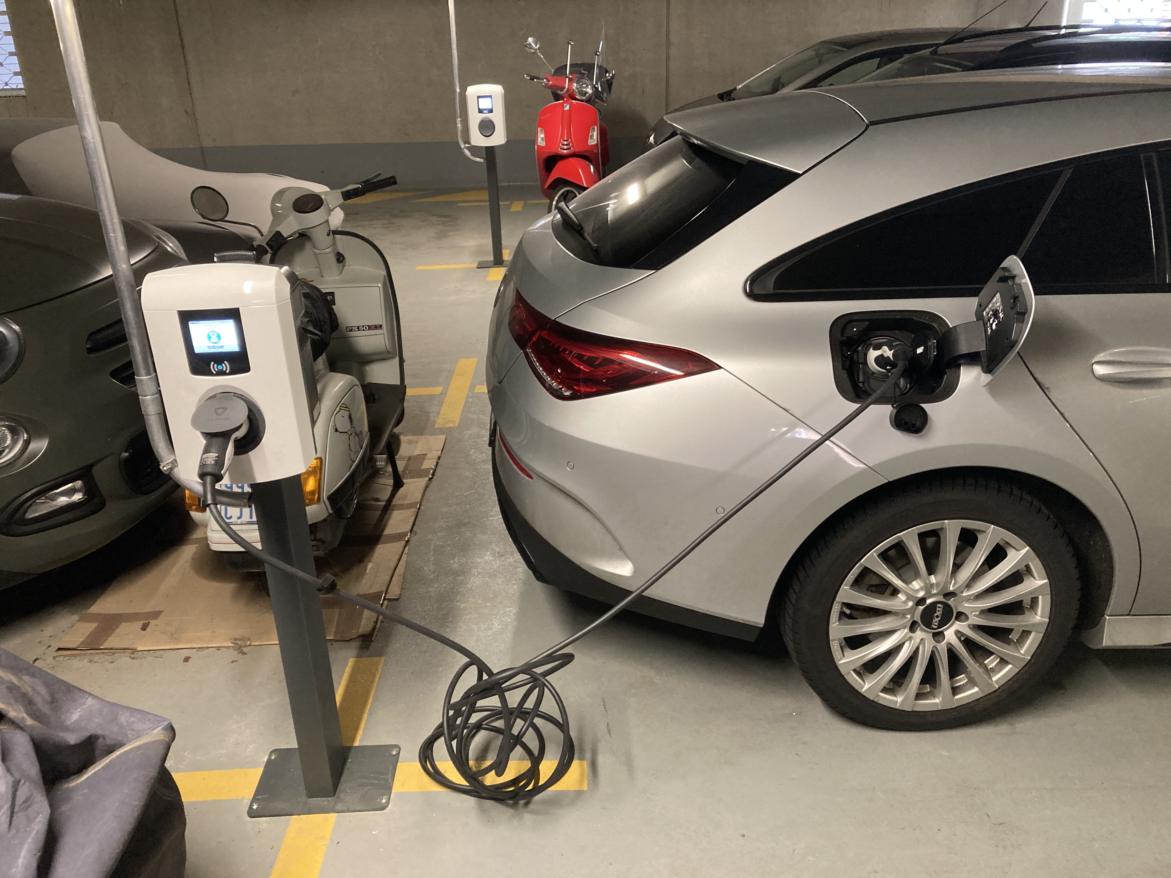 Die Wallbox (die nicht an einer "wall" montiert wurde)