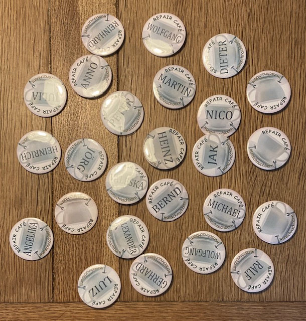 Buttons für die Aktiven des Repair Café