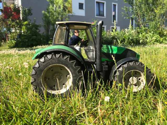 Schweres Gerät im Garten