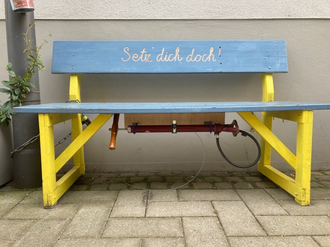 Luftpumpe in witterungsgeschützter Position