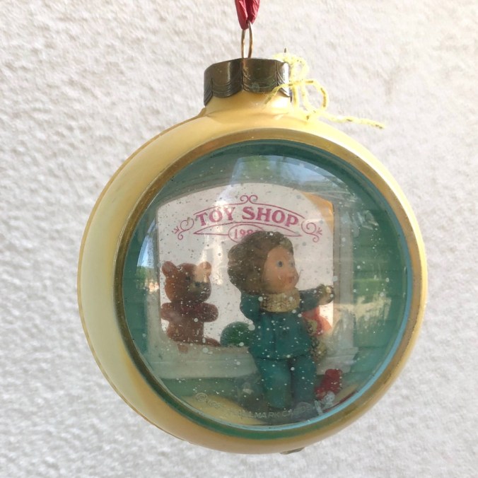 Die reparierte Weihnachtskugel