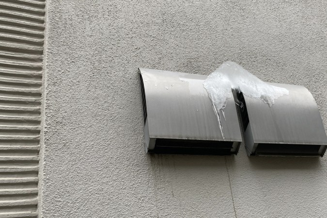 Eisablagerung auf Luftein- bzw. auslasshauben